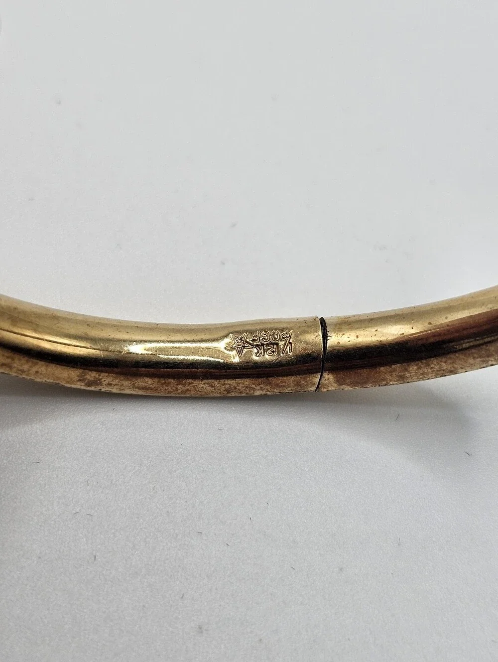 Childs 14K Gold Filled Bangle Bracelet. Hinged To Open.works Good.